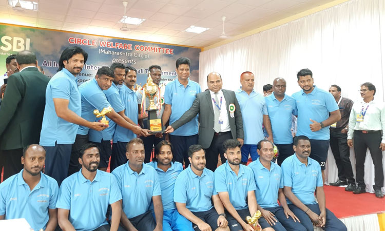 ఇంటర్‌ సర్కిల్‌ ఫుట్‌బాల్ చాంపియ‌న్‌ను సొంతం చేసుకున్న  హైదరాబాద్‌ సర్కిల్‌ జట్టు