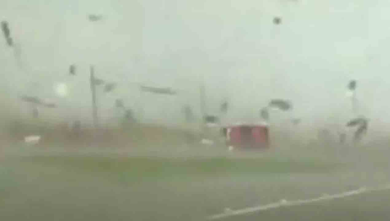 Viral video: సుడిగాలిలో చిక్కిన వాహనం… పక్కకు పడి రౌండ్లు తిరిగి సాధారణ స్థితికి