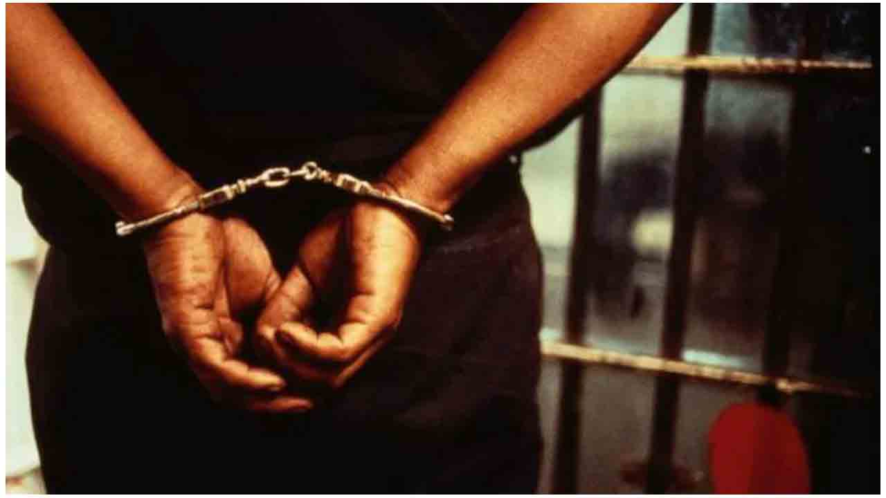 ఇద్ద‌రు బాలిక‌ల‌ను కిడ్నాప్ చేసిన డ్యాన్స్ టీచ‌ర్ అరెస్ట్‌