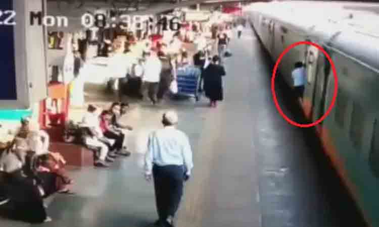 రైలు, ప్లాట్‌ఫామ్ మ‌ధ్య‌లో ఇరుక్కుపోయిన ప్యాసెంజ‌ర్.. స‌డెన్ బ్రేక్ వేసిన డ్రైవ‌ర్.. ఆ త‌ర్వాత ఏం జ‌రిగిందంటే?