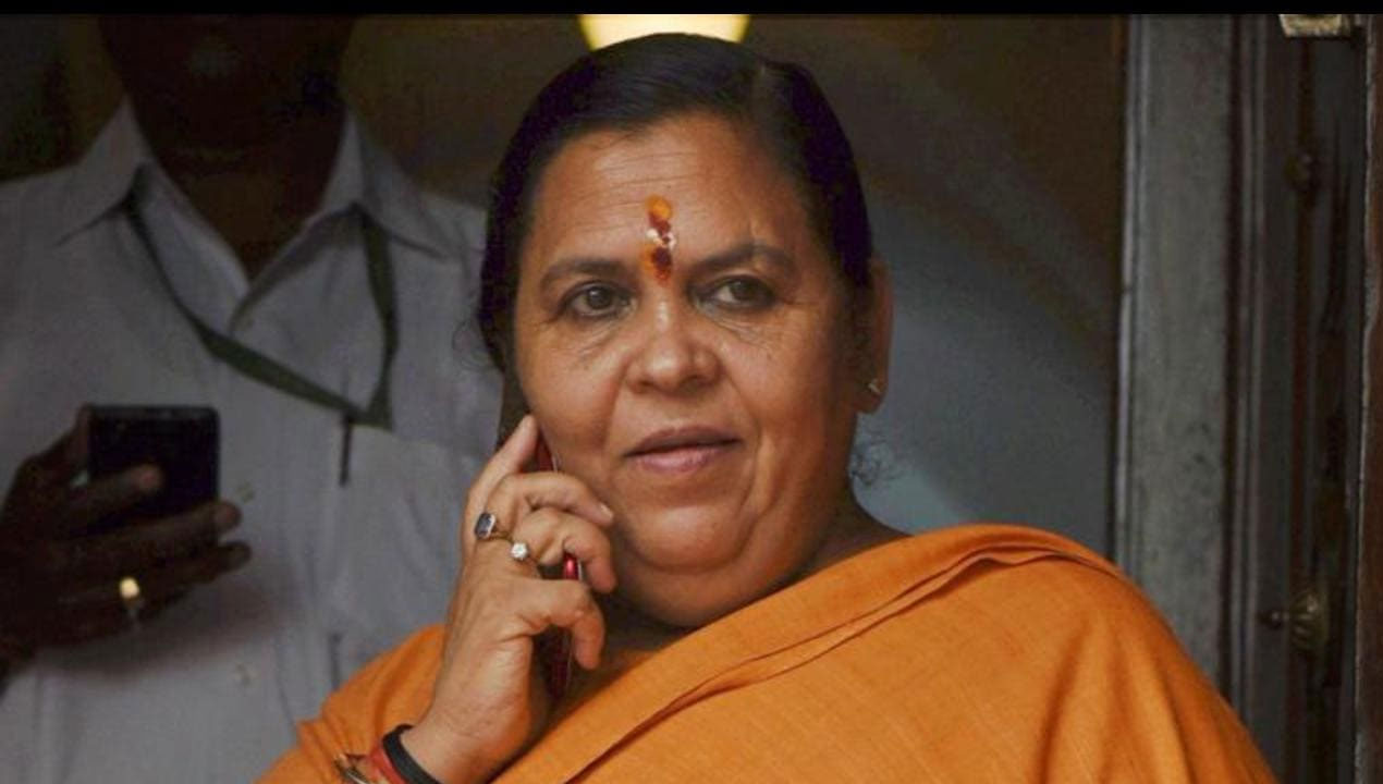 Uma bharathi | వైన్ షాప్‌పై రాళ్ల‌తో దాడి..  ఫైర్ బ్రాండ్ ఉమాభార‌తి వీడియో వైర‌ల్‌