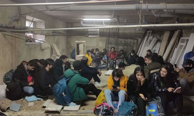 టార్చ్‌లైట్‌, నీళ్లు, డ‌బ్బులు.. ఎప్పుడూ వెంట ఉంచుకోండి : భార‌తీయుల‌కు కేంద్రం స‌ల‌హా