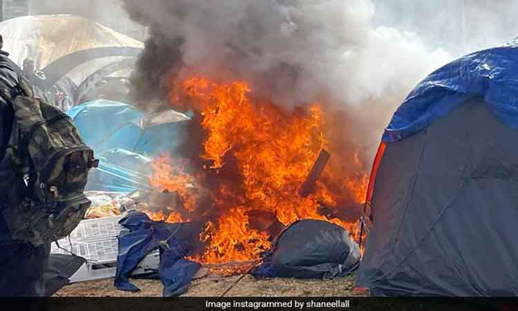 వ్యాక్సిన్ వ‌ద్దంటూ నిర‌స‌న‌లు.. పెప్ప‌ర్ స్ప్రే కొట్టిన పోలీసులు