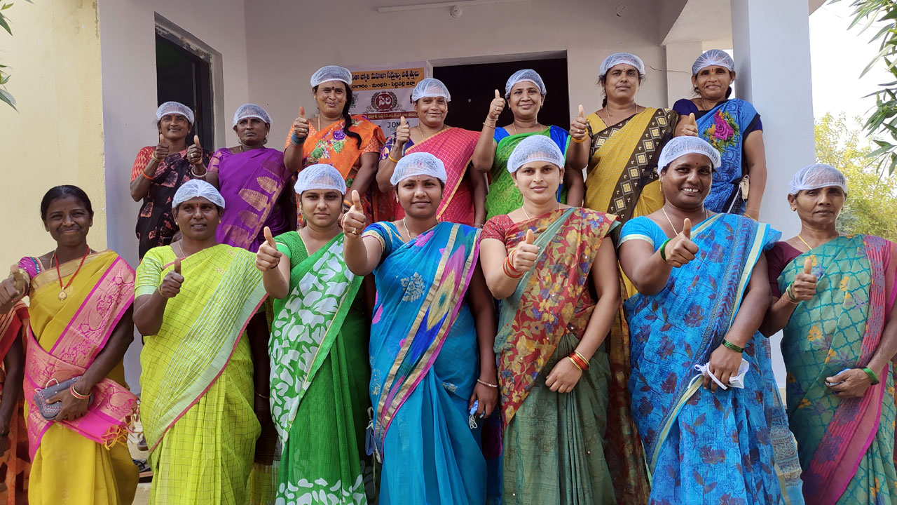 ఒక్క అవకాశం ఆ స్త్రీమూర్తులను సిరి మహాలక్షులుగా మార్చేసింది