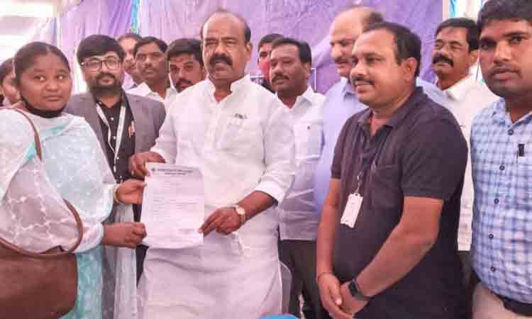 ఉపాధి అవకాశాలను సద్వినియోగం చేసుకోవాలి