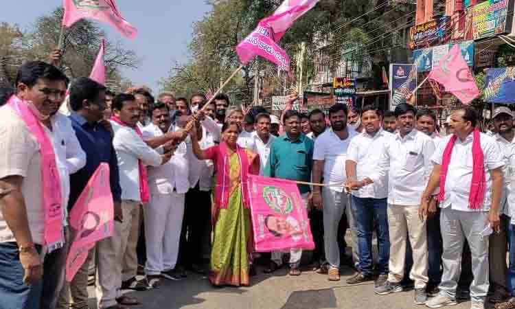 సభలకు భారీగా తరలిన టీఆర్‌ఎస్‌ శ్రేణులు