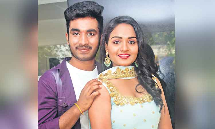 రెండు తరాలకు చేరువగా..