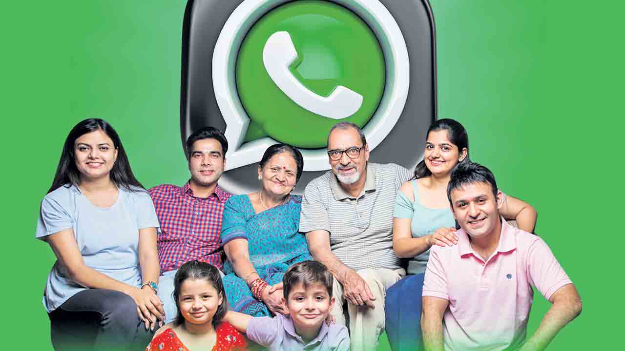 వాట్సాప్ అంత‌లా క్లిక్ అవ్వ‌డానికి కార‌ణ‌మేంటి? ఇది ఫ్యామిలీల‌కు ఎలా యూజ్ అవుతుంది?