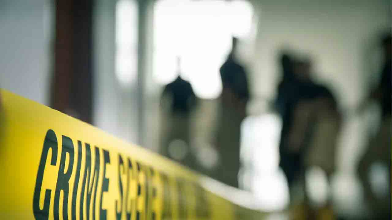 వివాహేత‌ర సంబంధం : భార్య‌ ప్రియుడిని అంత‌మొందించాడు!