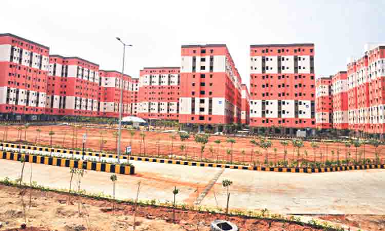 ఒక్క ఏడాదిలో 53 వేల ఇండ్లు