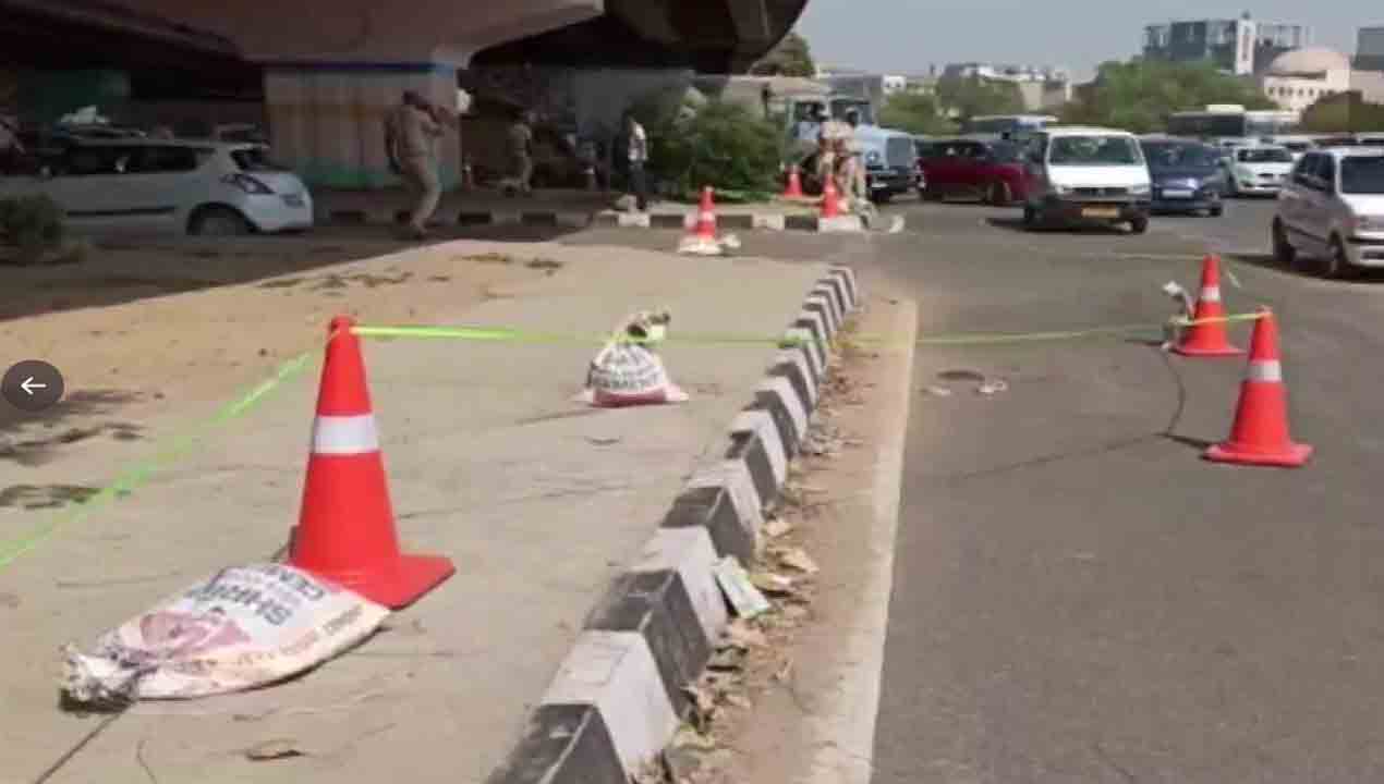 ఫ్లైఓవర్‌ పైనుంచి కిందకు దూకి విద్యార్థిని ఆత్మహత్య