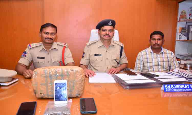 గంజాయి తరలిస్తున్న ముగ్గురికి రిమాండ్‌