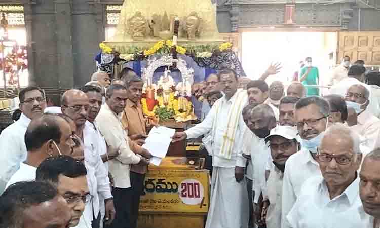 విమానగోపురం స్వర్ణతాపడానికి రూ. 1.56 లక్షలు విరాళం