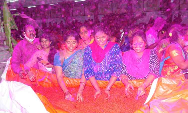 ముత్యాల తలంబ్రాలకు మస్తు గిరాకీ