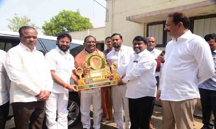 శతమానం భవతి