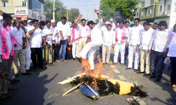 రేణుకాచౌదరి వ్యాఖ్యలపై టీఆర్‌ఎస్‌ ఫైర్‌