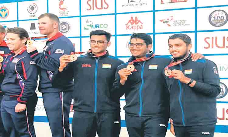 కైనాన్‌ చినాయ్‌కు కాంస్యం