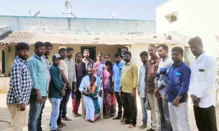 నిస్సహాయులకు స్నేహ హస్తం