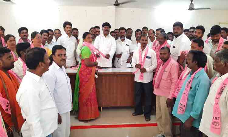 కార్యకర్తలను కంటికి రెప్పలా కాపాడుకుంటా