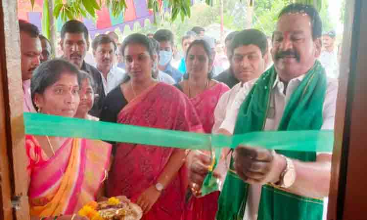 డబుల్‌ బెడ్రూంలతో ఆత్మగౌరవం