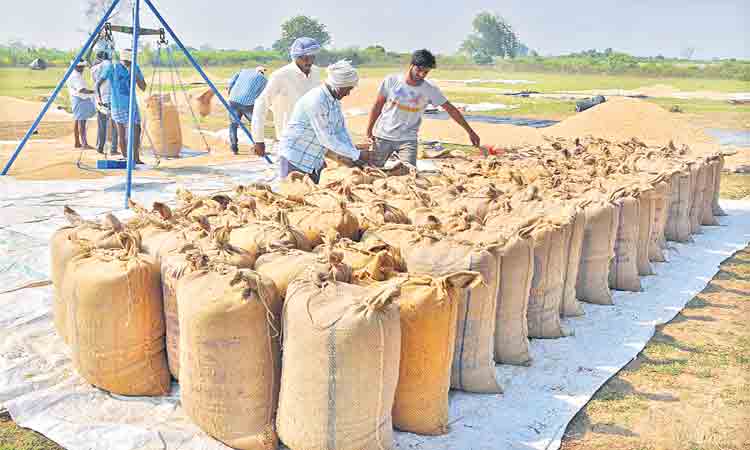 వరి రైతుకు మార్కెట్టే గతి