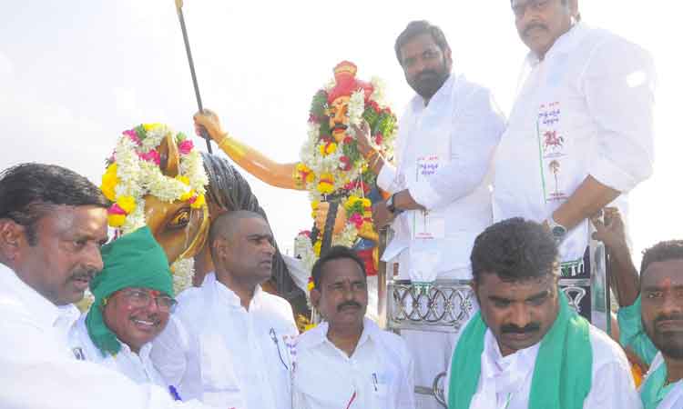 సర్వాయి పాపన్నగౌడ్‌ ఆశయాలను సాధించాలి