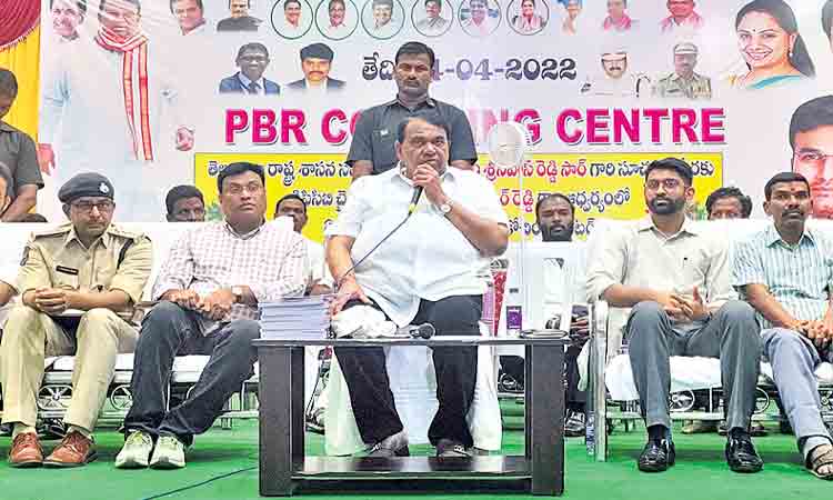 స్థానికులకే ఉద్యోగాలిచ్చే రాష్ట్రం తెలంగాణ