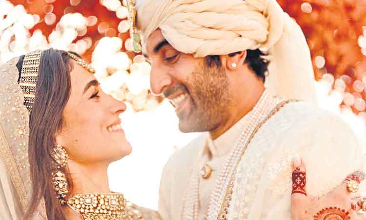 సోషల్‌మీడియాలో రణబీర్‌ కపూర్‌ అలియా భట్‌ పెళ్లి ఫొటోలు