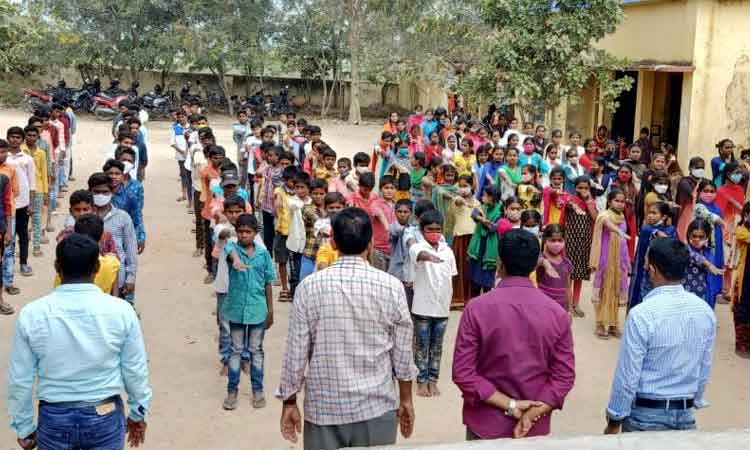 దాతల చేయూత.. సౌకర్యాల కలబోత..