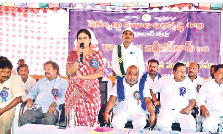 మహనీయుల ఆశయ సాధనకు కృషి