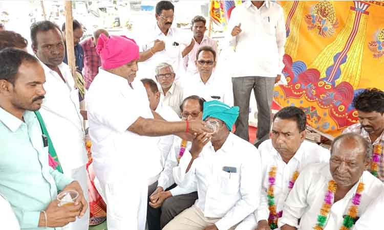 సీసీఐ దీక్ష విరమణ