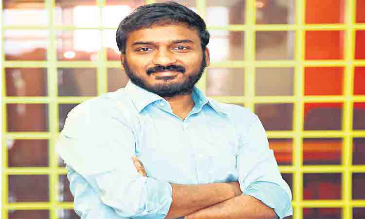 సమస్యలపై పోరాడే మహిళ..