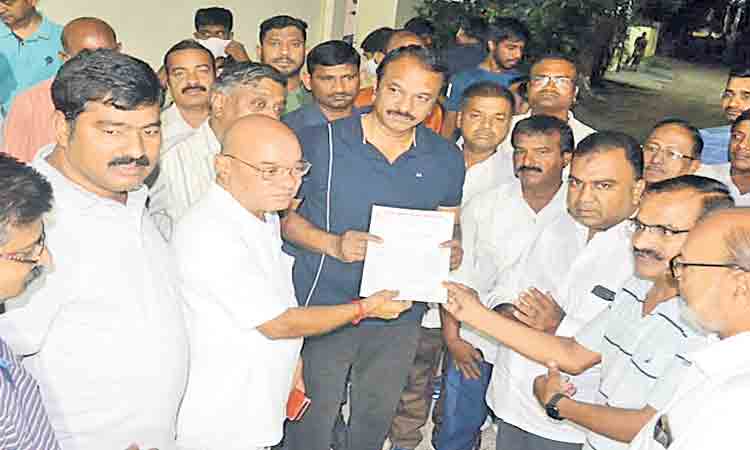 సమస్యలను దశల వారీగా పరిష్కరిస్తాం..