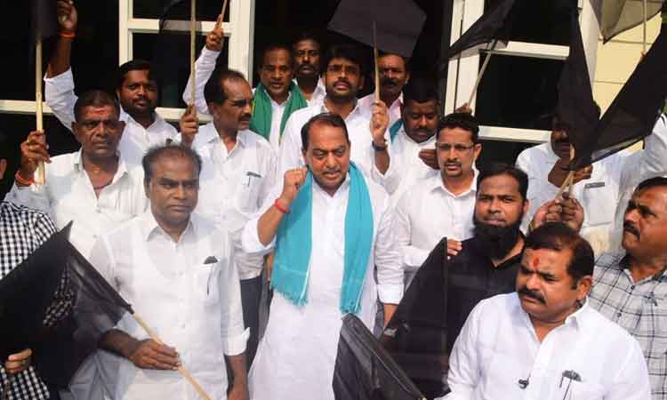 ప్రజా వ్యతిరేక పార్టీకి బుద్ధి చెప్పాలి