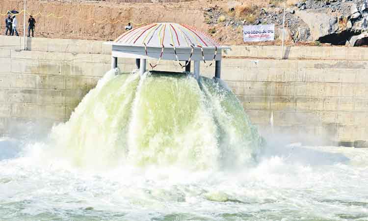 రైతన్న చెంతకు గంగమ్మ