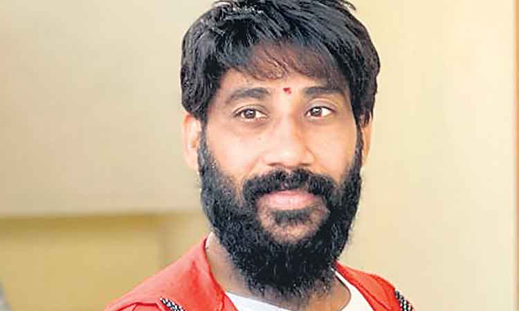 చిత్ర నిర్మాణంలోకి..