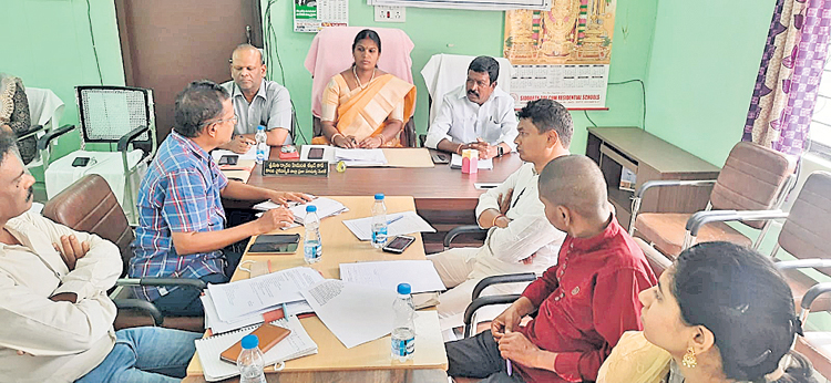 మెదక్‌ కలెక్టరేట్‌ పనులు పూర్తిచేయాలి