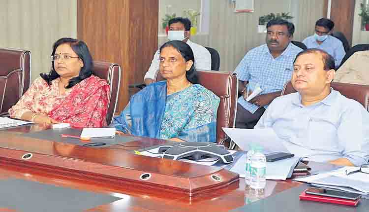 ఇంటర్‌, పదోతరగతి పరీక్షలు సజావుగా జరిగేలా చర్యలు తీసుకోవాలి