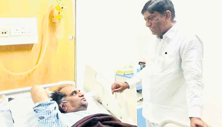 మాడభూషి శ్రీధర్‌కు వినోద్‌ పరామర్శ