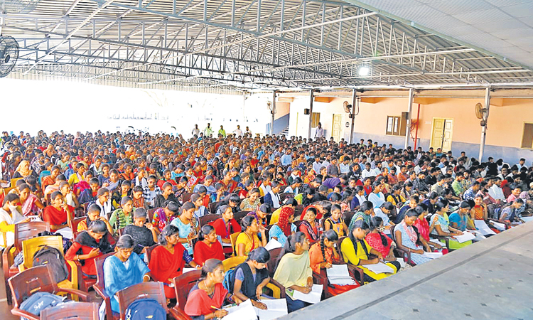 అటు శిక్షణ..ఇటు చేయూత