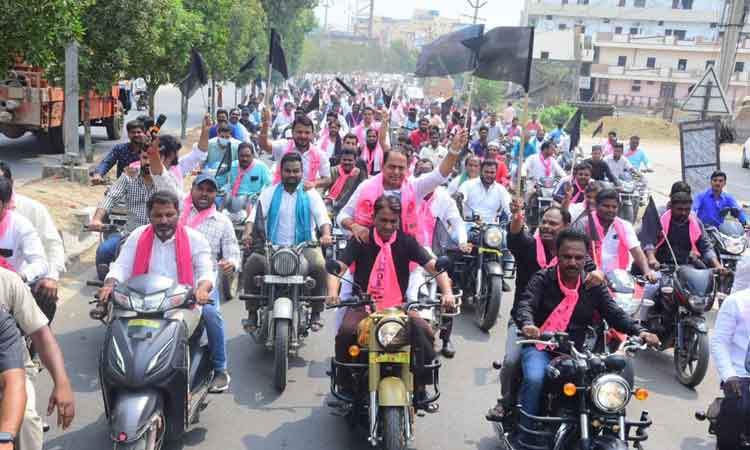 మోదీ సర్కారు తీరుపై ఉద్యమించిన గులాబీ దళం