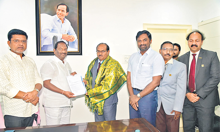 ఎస్సీ మహిళా డిగ్రీ కాలేజీకి హెచ్‌ఏఎల్‌ 17 కోట్లు