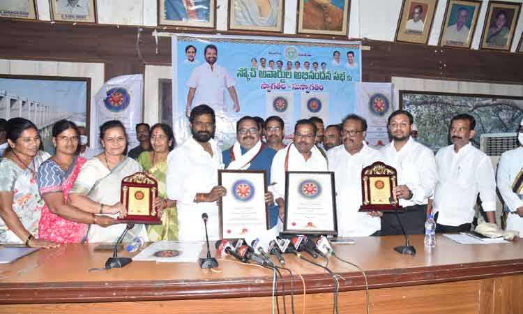 మహబూబ్‌నగర్‌ పురోగమిస్తున్నది..