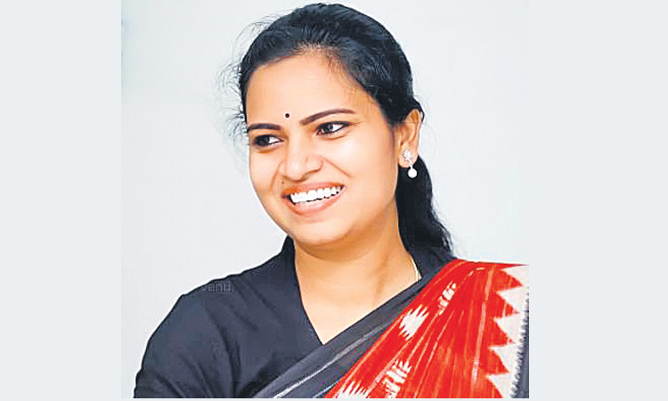 ఏపీ మంత్రి రజని తెలంగాణ బిడ్డే