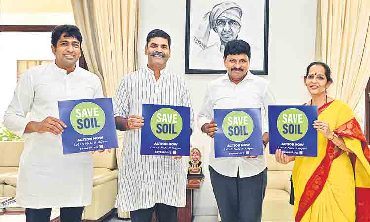 మనిషికైనా, మొకకైనా మట్టే ప్రాణాధారం