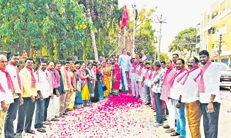 ఎగిరింది జెండా..మదినిండా