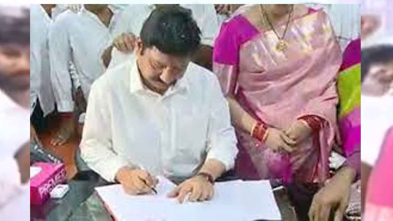 ఏపీలో గృహ లబ్ధిదారులకు 140 బస్తాల సిమెంట్‌ : మంత్రి