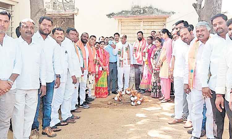 కష్టపడితే విజయం తథ్యం : మంత్రి