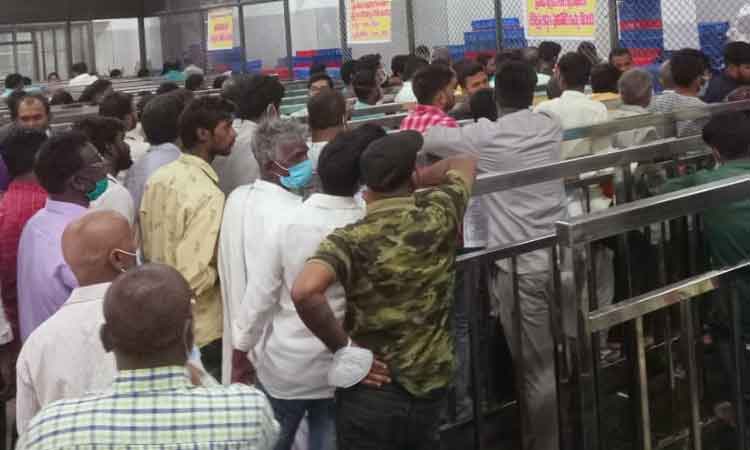 యాదాద్రిలో భక్తుల సందడి