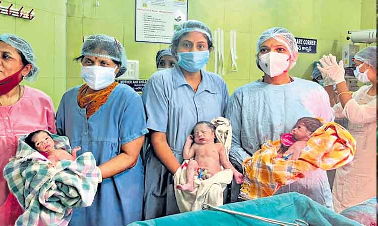 ఒకే కాన్పులో ముగ్గురు జననం